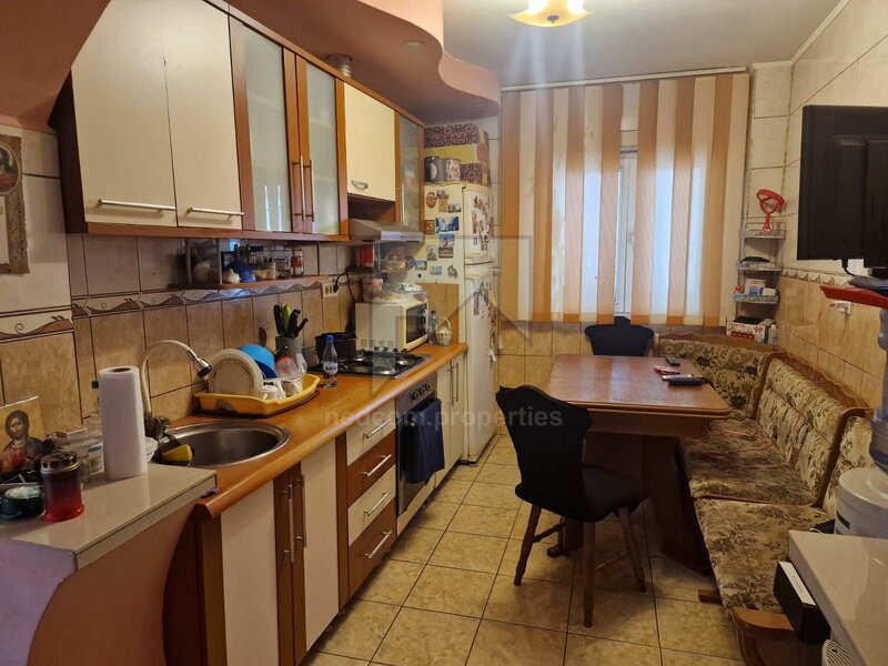 Vanzare apartament 4 camere - Dumbrava Noua